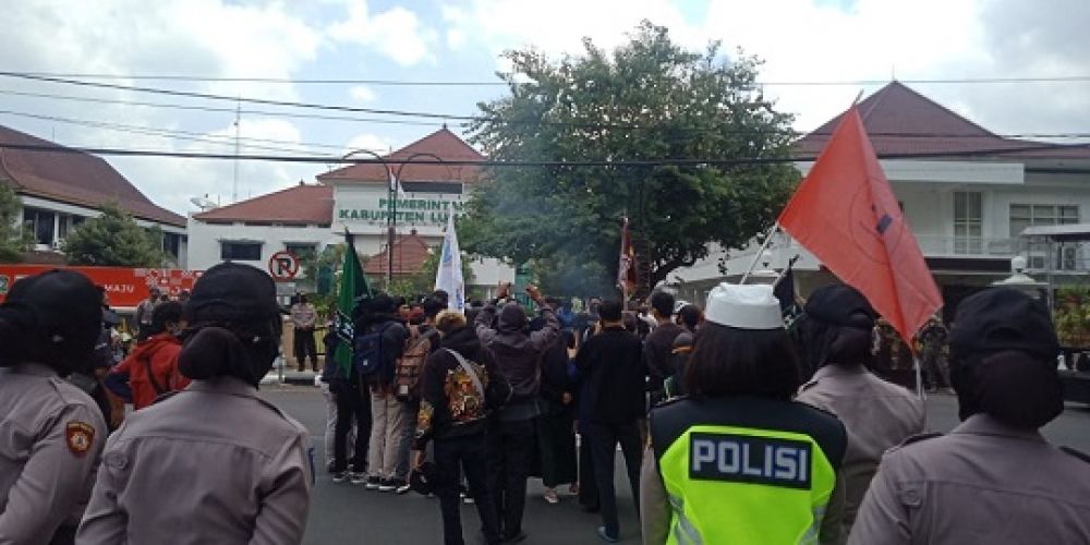 Kumpulan Mahasiswa Demo Pemkab Lumajang