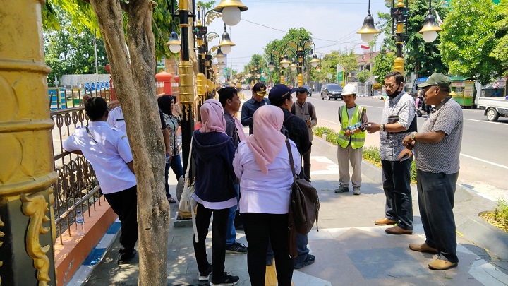 Proyek Trotoar Jalan Gus Dur Di sidak Komisi C DPRD Jombang, Ini Hasilnya