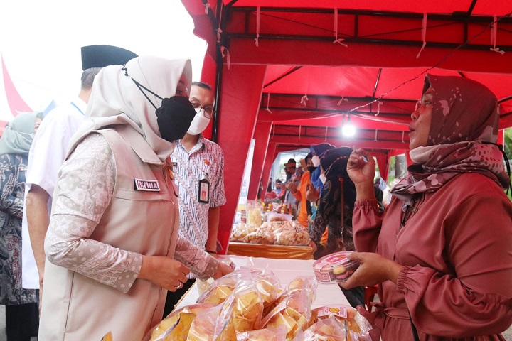Gebyar Bulan Ramadhan, Bupati Mojokerto Buka Pasar Murah di Desa Mlirip