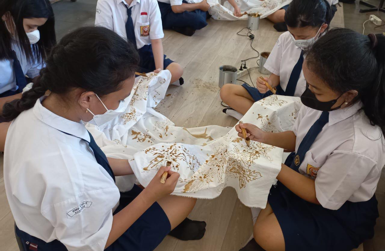 Seni Batik yang Dikembangkan SMP YPPI 1 Surabaya, Mendapat Hak Paten dari Pemerintah