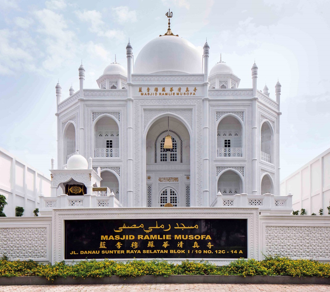 Masjid Ramlie Mustofa, Terinspirasi dari Taj Mahal Bernuansa Tionghoa