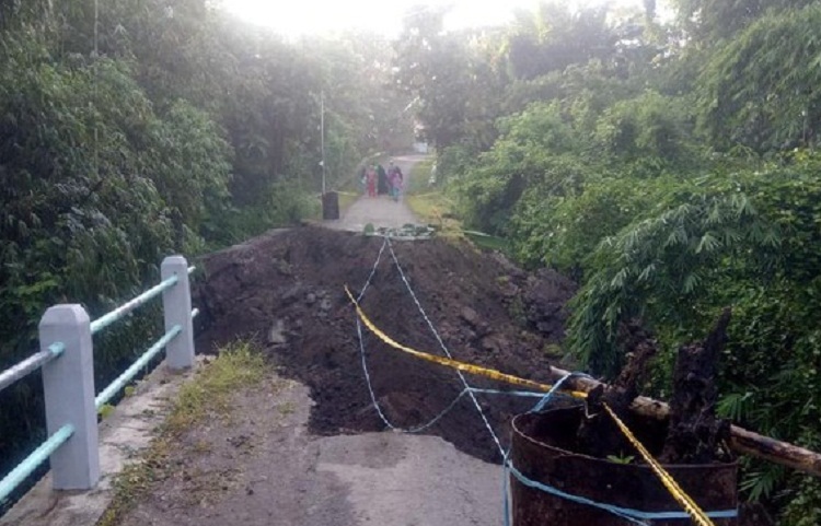 Jembatan Antar Dusun di Magetan Roboh Tergerus Longsor