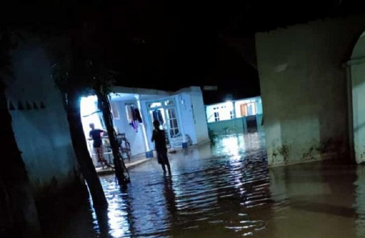 Hujan Deras Sebabkan Ratusan Rumah Kebanjiran Hingga Longsor