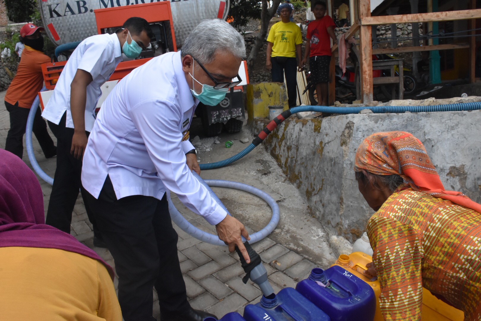 Desa Rawan Kekeringan di Gelontor Ribuan Liter Air Bersih