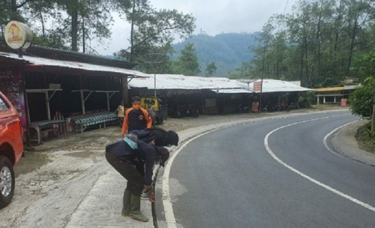 BPBD Provinsi Kaji Jalan Payung 1 yang Retak dan Ambles