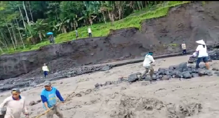 15 Warga Terjebak Banjir Lahar Gunung Semeru Selama 2 Jam