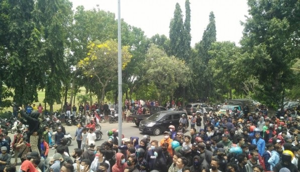 Demonstrasi Tolak Omnibus Law di Probolinggo Berakhir Ricuh