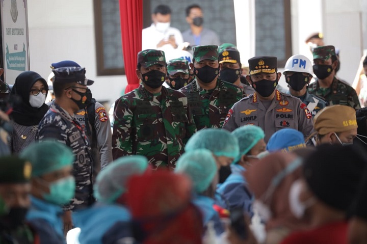 Percepatan Herd Immunity : Serbuan Vaksinasi Sasar 15.000 Warga Banyuwangi Dihadiri oleh Panglima TNI dan Kapolri