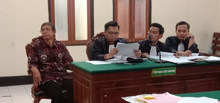 Hakim PN Surabaya Tak Lakukan Penahanan Ketua YYM