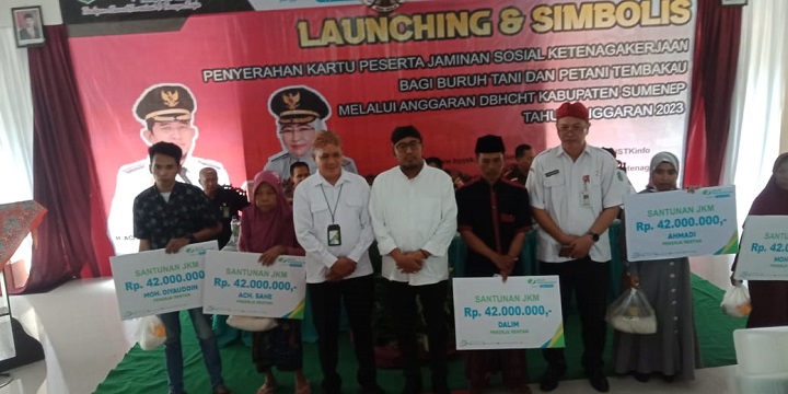 Bupati Sumenep Launching Kartu Jaminan Sosial Ketenagakerjaan bagi Buruh Tani dan Petani Tembakau