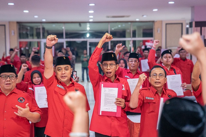 Kibarkan Ganjar Pranowo, Kader PDIP Surabaya Terus Genjot Turun di Kampung-kampung