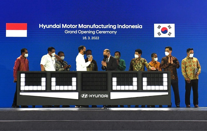 Mobil Listrik Rakitan Indonesia Diresmikan Presiden Jokowi, PLN Siap Dukung Infrastruktur dan Pasokan Listrik
