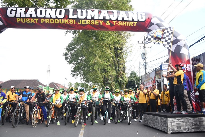 Kapolres Lumajang Open Start Fun Bike Peringatan Hari Bhayangkara ke 76 Berikut Live Zoom dengan Kapolri