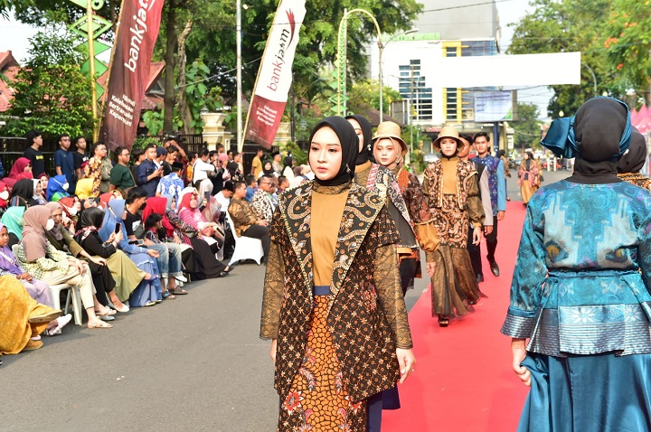 Ramadhan Fashion Show Bisa Ungkit Kerajinan Batik Lamongan