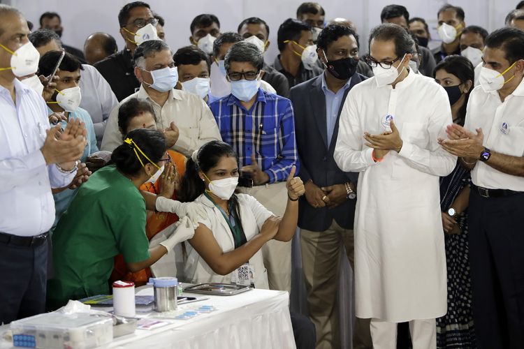 India Tingkatkan Dosis Vaksin Hingga 3 Kali Lipat