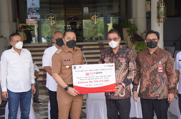 Serahkan CSR Kepada Pemkot Surabaya, Bank Jatim Bantu Percepatan