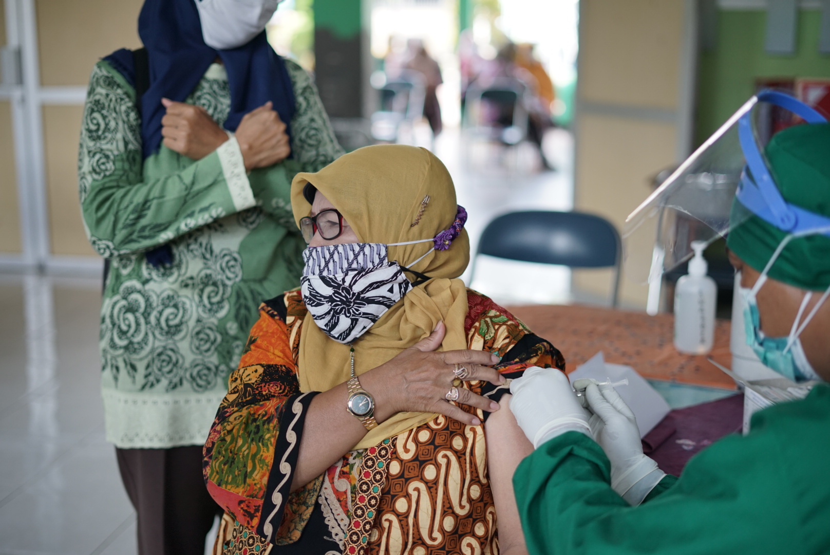 5 SD di Surabaya Gelar Vaksinasi Covid -19 Tahap 2 ke Guru