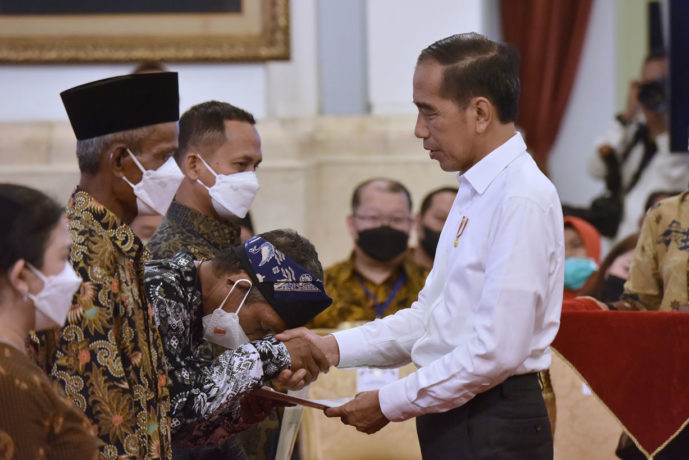 Jokowi Serahkan1,55 Juta Sertifikat Tanah Gratis untuk Rakyat