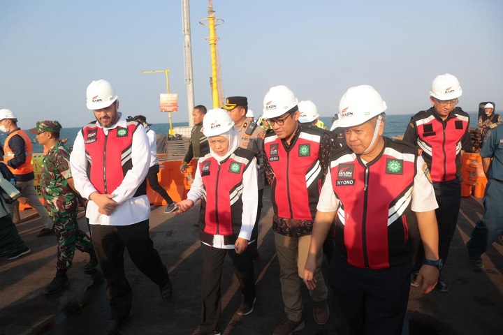 Tingkatkan Layanan dan Konektivitas Transportasi Laut, Gubernur Khofifah Perpanjang Dermaga dan Perluas Gudang Pelabuhan Probolinggo