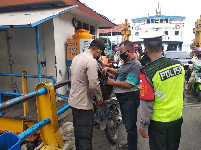 Petugas Gabungan Terus Lakukan Pemeriksaan di Pelabuhan Ujung dan Kamal