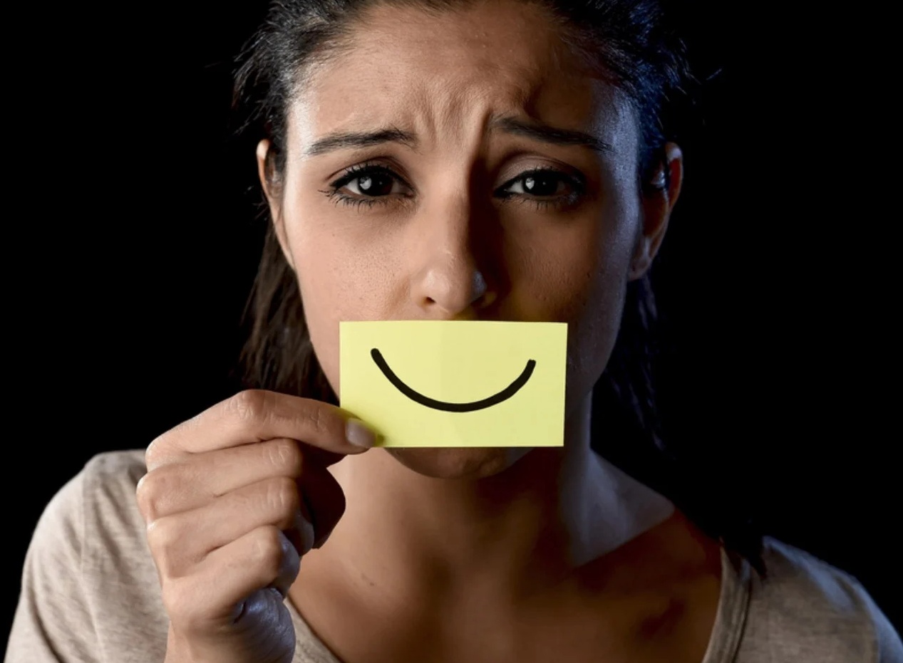 Psikolog: Bahaya Smiling Depression