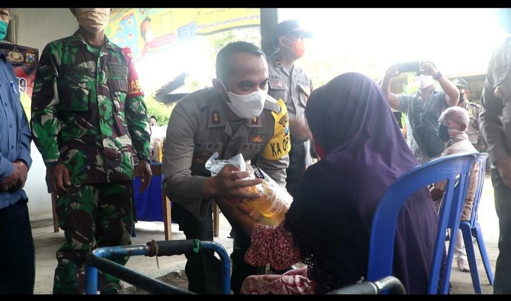 Polresta Kediri Bagikan 3.180 Paket Sembako