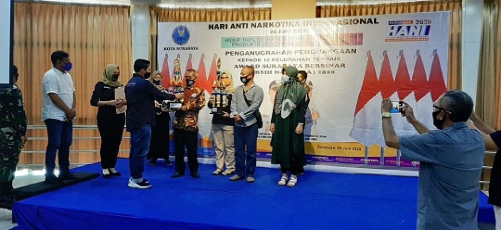 BNN Kota Surabaya Gelar “Award Surabaya Bersinar”