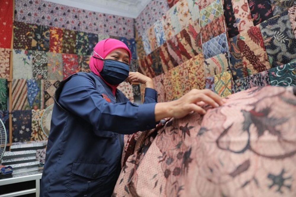 Gubernur Khofifah: Alhamdulilah, Penjualan Batik Mulai Normal