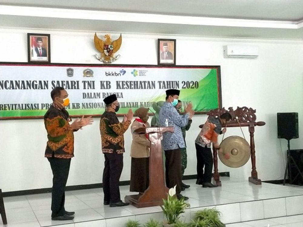 Revitalisasi KB Nasional, BKKBN Jatim Lakukan Pencanangan Safari TNI KB