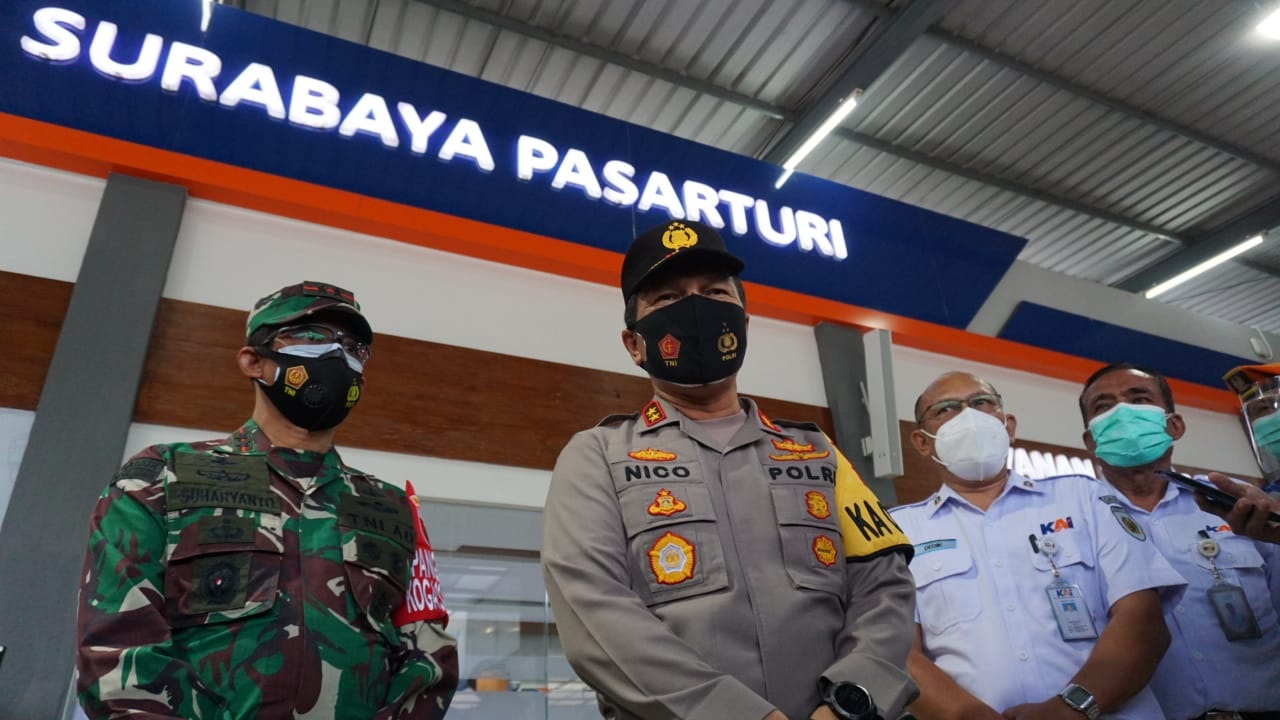 Kapolda Jatim-Pangdam V Brawijaya Tinjau Prokes di Stasiun Pasar Turi