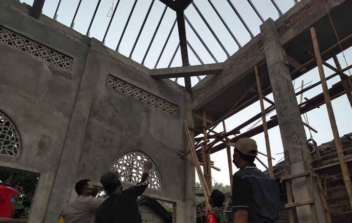 Pasang Galvalum Masjid, Pekerja Bangunan Tewas Tersetrum