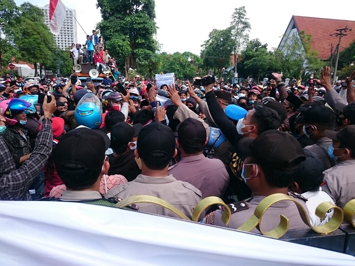 Masyarakat Madura Demo Kebijakan Pemkot Surabaya