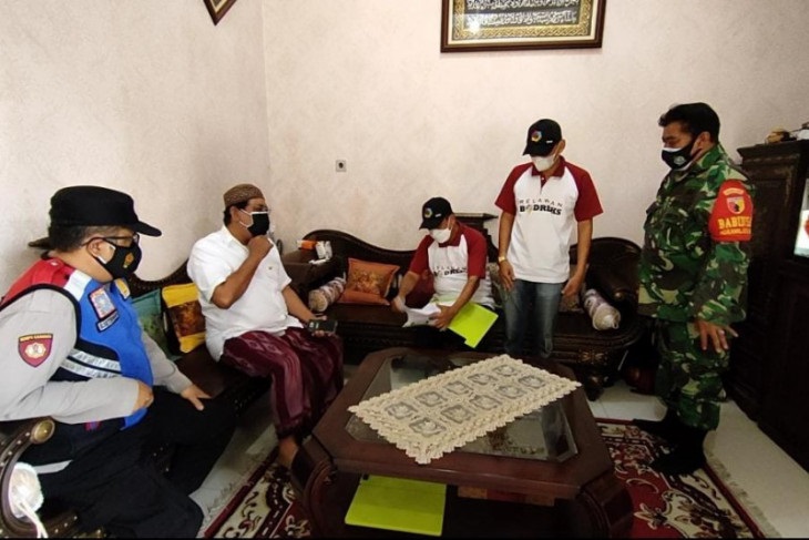 Relawan Bodreks di Surabaya Data Warga yang Belum Tervaksin