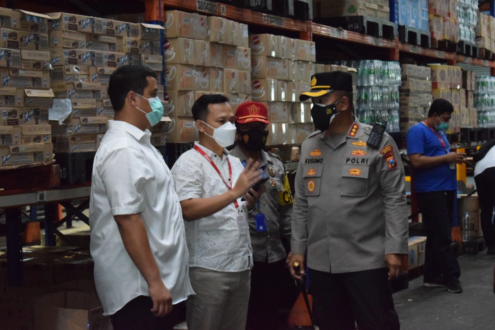Pasokan Seret, Kapolresta Sidoarjo Sidak Minyak Goreng di Gudang Minimarket