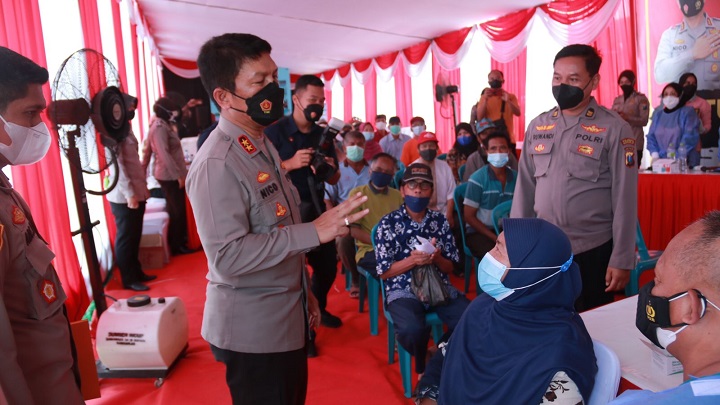 Kapolda Jawa Timur Ikuti Zoom Meeting Vaksinasi Serentak di Desa Suko Sidoarjo