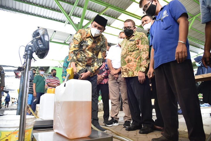 Gelar Operasi Pasar, Pemkab Sidoarjo Gelontor 5 Ribu Liter Migor Curah