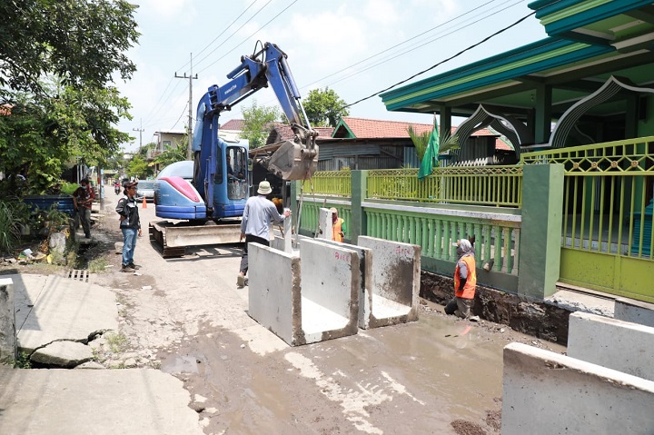 Bupati Gus Muhdlor Kebut Proyek Betonisasi di Sejumlah Ruas Jalan Kabupaten