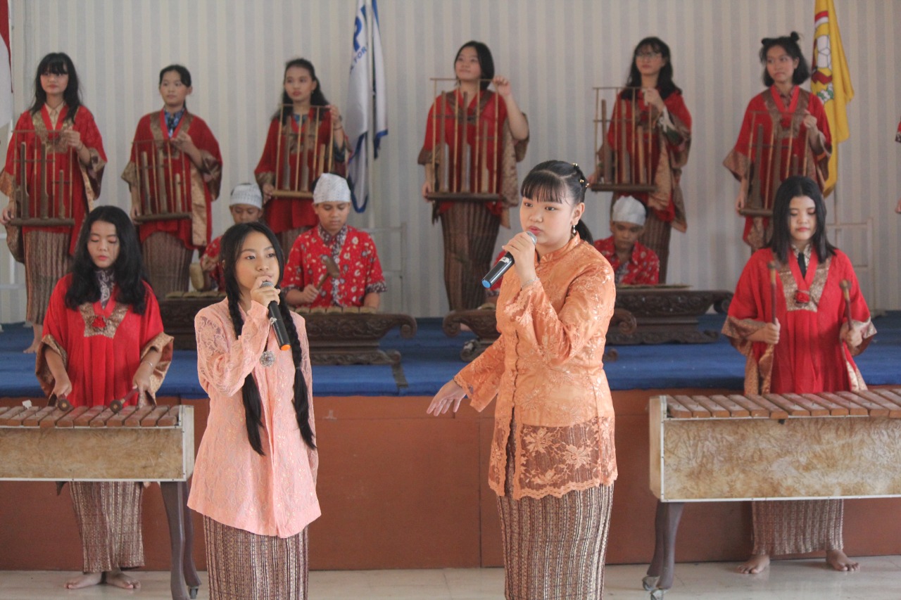 Lestarikan Musik Tradisional, Siswa SMP YPPI 1 Surabaya Pentaskan Musik Karawitan