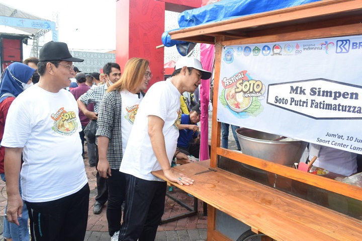 Festival Makan Soto Gratis, Cara LamonganKenalkan Soto ke Dunia