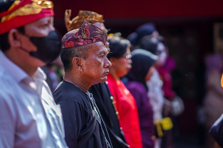 Upacara HUT RI, Kader PDIP Surabaya Kenakan Pakaian Adat dari Berbagai Daerah
