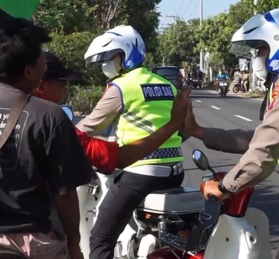 Tingkatkan Kesadaran Berlalu Lintas, Polres Nganjuk Terjunkan Patroli "Polisi Sae"