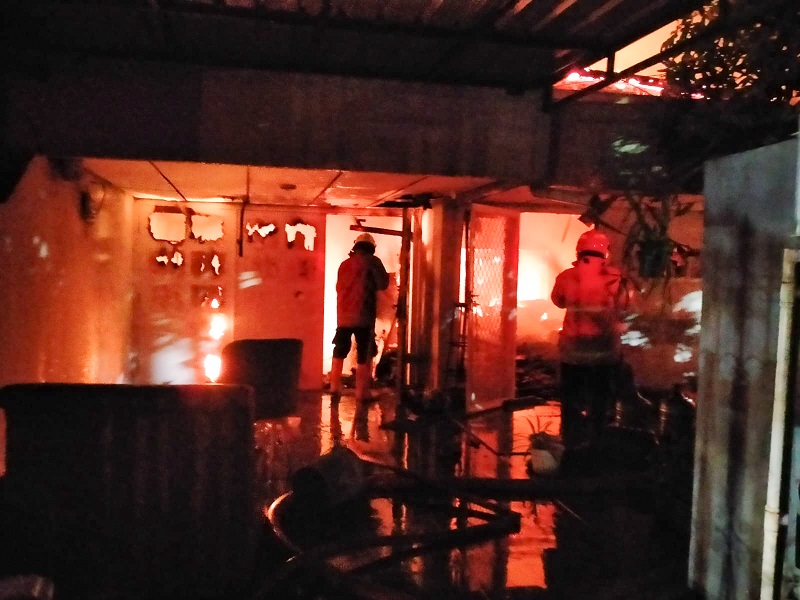Si Jago Merah Hanguskan Rumah di Manyar Tirtomoyo Surabaya