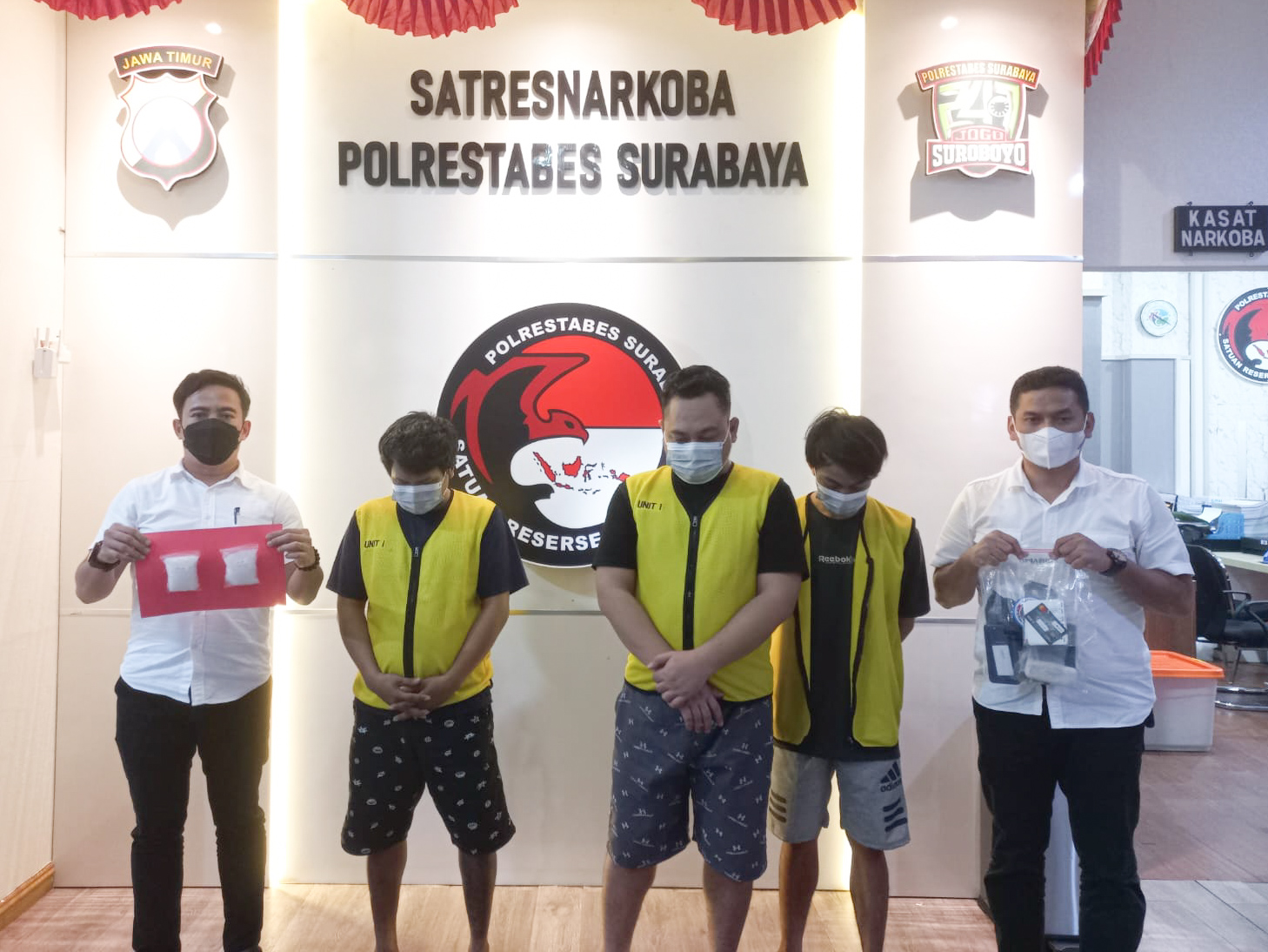 Jual Sabu - Sabu, Tiga Orang Diringkus Satresnarkoba Polrestabes Surabaya