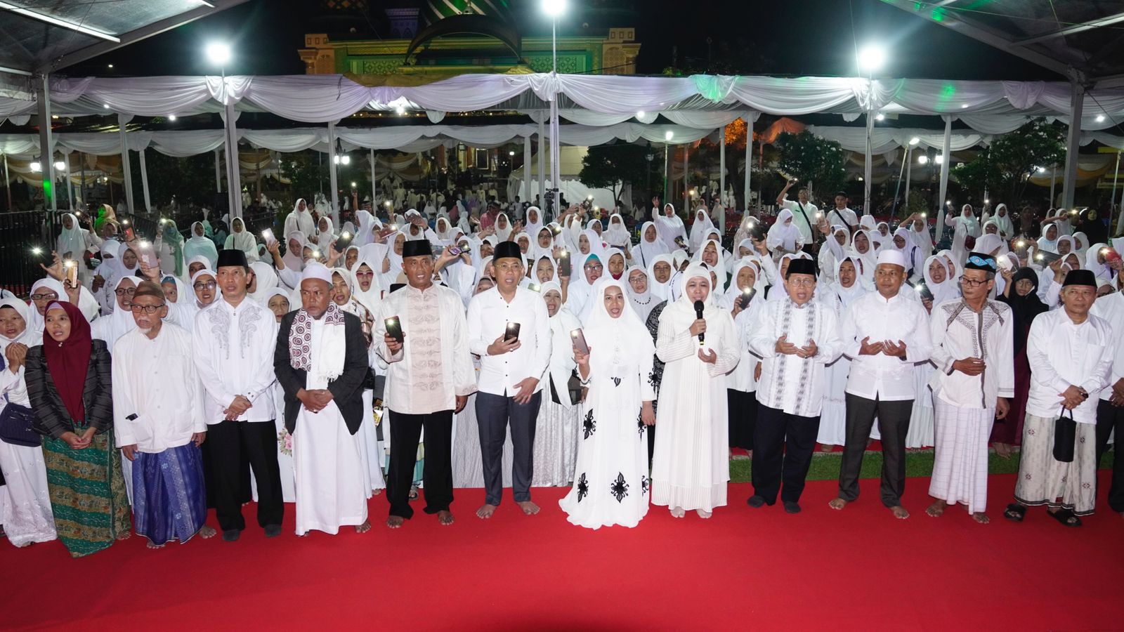 Gubernur Khofifah ajak ribuan warga untuk Sholawat bersama-sama