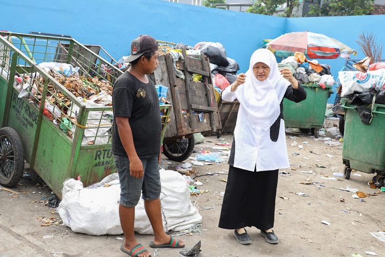 Kebersihan Kota Pahlawan Tetap Terjaga, Wakil Ketua DPRD Surabaya Reni Astuti Sidak TPS