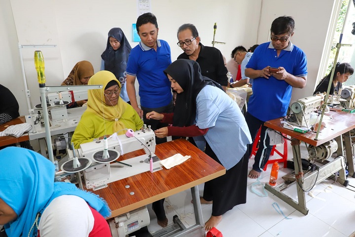 Pastikan Pekerjakan Disabilitas dan Gakin, Wakil Ketua DPRD Kota Surabaya AH Thony Kunjungi UMKM Binaan Pemkot