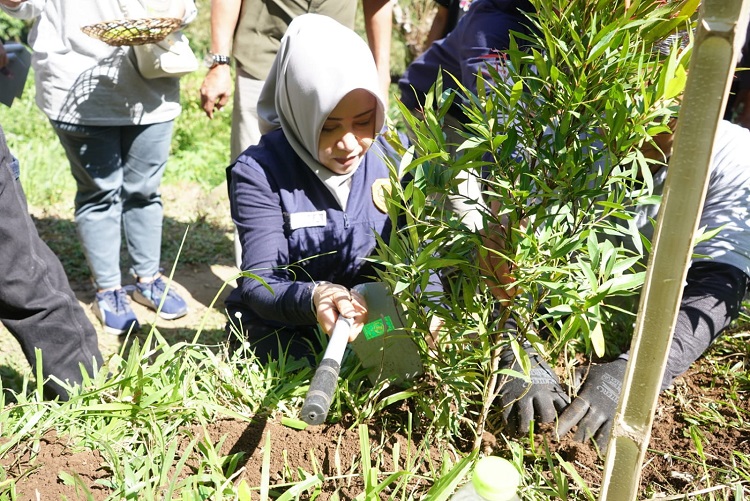 Bupati Mojokerto Sebut Tanam Pohon Sebagai Amal Jariyah