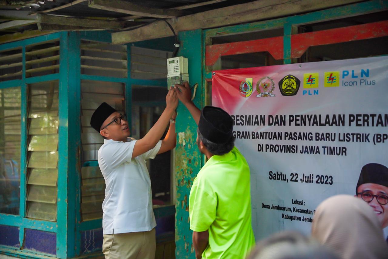 Ratusan Rumah Tangga Tidak Mampu Di Jember Terima Bantuan Pasang Baru ...