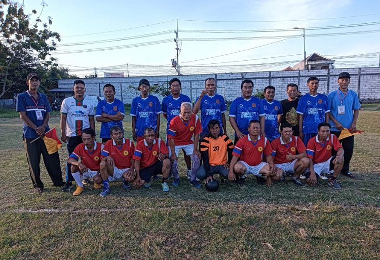 HUT RI ke-78, Lomba Perdana Sepak Bola U-40 di Desa Sugihwaras Penuh Antusias Warga