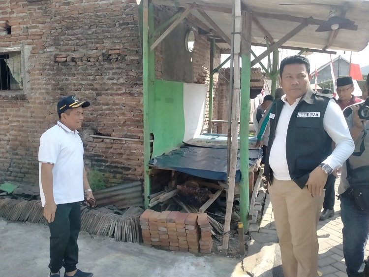 DPRD FPKB Sidoarjo H Muhammad Rojik Sidak Rumah Tak Layak Huni Desa Dukuhsari